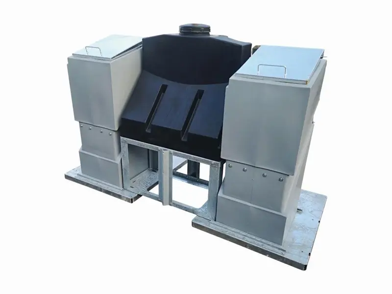 2 feeders and drinker